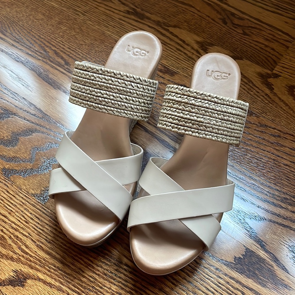Uggs Mule Sandles, Womens size 7 in nude